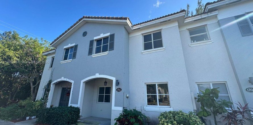 Adosado en Homestead, Florida 3 dormitorios, 140.19 m2 № 1954393