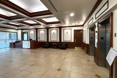 Condo in Miami, Florida, 2 bedrooms  № 2014193 - photo 24