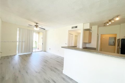 Condominio en venta en Tamarac, Florida, 1 dormitorio, 64.2 m2 № 1954247 - foto 5