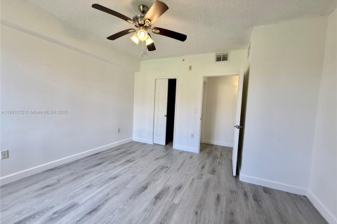 Condominio en venta en Tamarac, Florida, 1 dormitorio, 64.2 m2 № 1954247 - foto 10