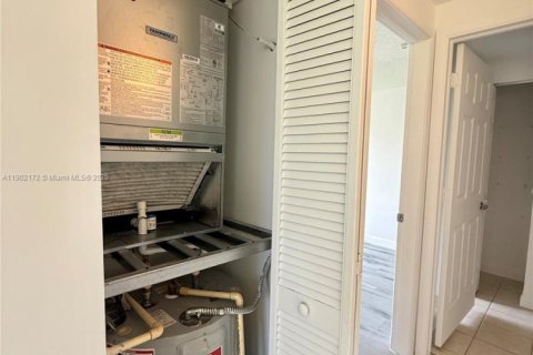 Condominio en venta en Tamarac, Florida, 1 dormitorio, 64.2 m2 № 1954247 - foto 7