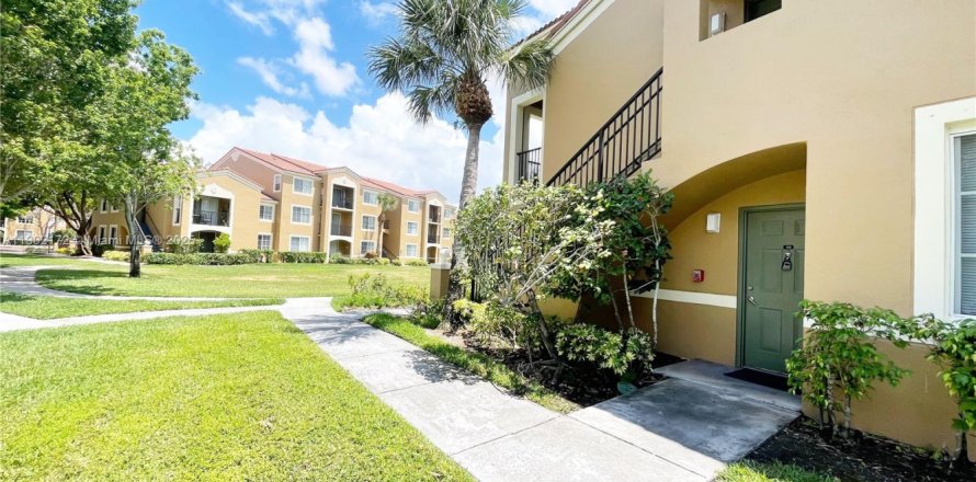 Condominio en Tamarac, Florida, 1 dormitorio  № 1954247
