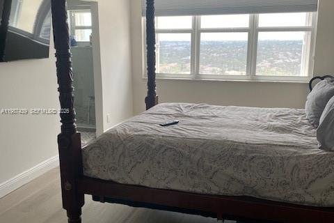 Condominio en alquiler en Hollywood, Florida, 2 dormitorios, 125.42 m2 № 2047816 - foto 4