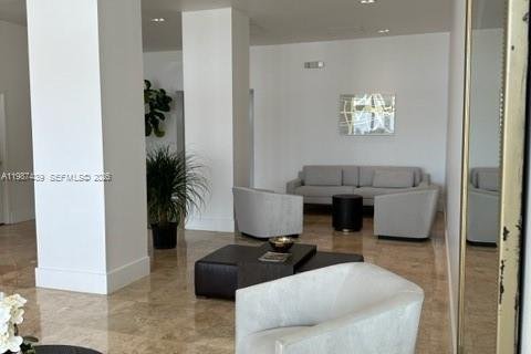 Condominio en alquiler en Hollywood, Florida, 2 dormitorios, 125.42 m2 № 2047816 - foto 15