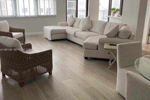 Condominio en alquiler en Hollywood, Florida, 2 dormitorios, 125.42 m2 № 2047816 - foto 30