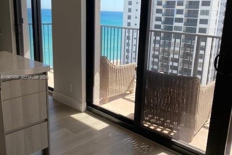 Condominio en alquiler en Hollywood, Florida, 2 dormitorios, 125.42 m2 № 2047816 - foto 24