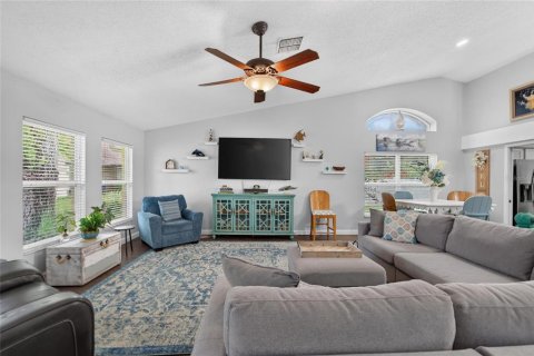 House in Tampa, Florida 3 bedrooms, 208.94 sq.m. № 2273231 - photo 5