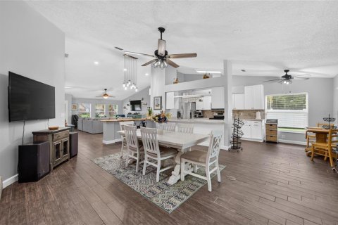 House in Tampa, Florida 3 bedrooms, 208.94 sq.m. № 2273231 - photo 19