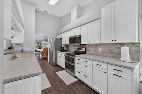 House in Tampa, Florida 3 bedrooms, 208.94 sq.m. № 2273231 - photo 14