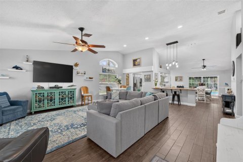 House in Tampa, Florida 3 bedrooms, 208.94 sq.m. № 2273231 - photo 7