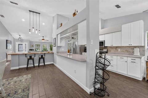 House in Tampa, Florida 3 bedrooms, 208.94 sq.m. № 2273231 - photo 13
