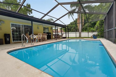 House in Tampa, Florida 3 bedrooms, 208.94 sq.m. № 2273231 - photo 4