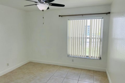 Villa ou maison à louer à Riviera Beach, Floride: 3 chambres, 155.15 m2 № 2387836 - photo 8