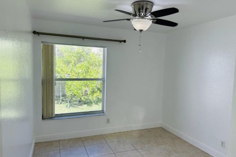 Villa ou maison à louer à Riviera Beach, Floride: 3 chambres, 155.15 m2 № 2387836 - photo 11