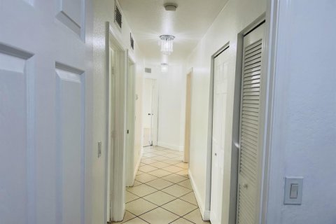 Villa ou maison à louer à Riviera Beach, Floride: 3 chambres, 155.15 m2 № 2387836 - photo 7