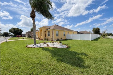 House in Lakeland, Florida 3 bedrooms, 189.15 sq.m. № 2431186 - photo 5