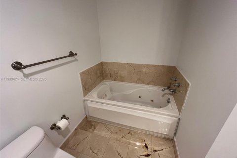 Купить кондоминиум в Корал-Гейблс, Флорида 2 спальни, 97.36м2, № 2043951 - фото 10