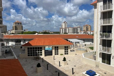 Купить кондоминиум в Корал-Гейблс, Флорида 2 спальни, 97.36м2, № 2043951 - фото 17