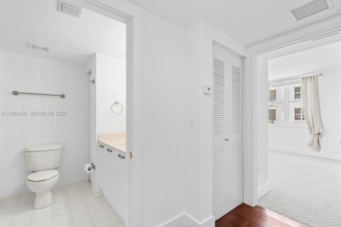 Купить кондоминиум в Корал-Гейблс, Флорида 2 спальни, 97.36м2, № 2043951 - фото 20