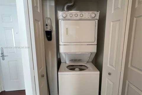 Купить кондоминиум в Корал-Гейблс, Флорида 2 спальни, 97.36м2, № 2043951 - фото 16