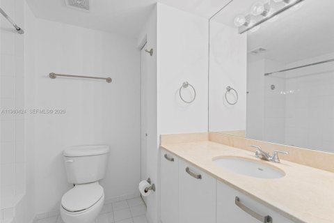 Купить кондоминиум в Корал-Гейблс, Флорида 2 спальни, 97.36м2, № 2043951 - фото 22