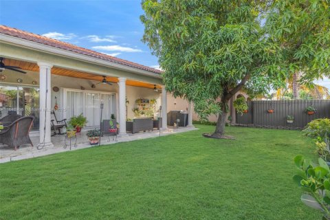 House in Hialeah, Florida 4 bedrooms, 152.17 sq.m. № 1857170 - photo 29