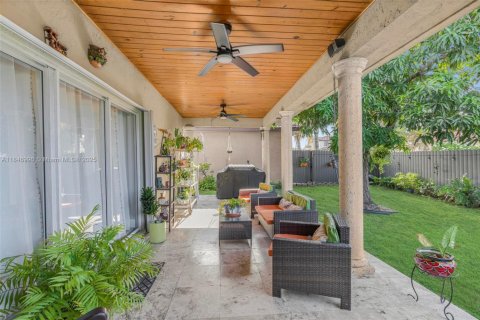 House in Hialeah, Florida 4 bedrooms, 152.17 sq.m. № 1857170 - photo 25