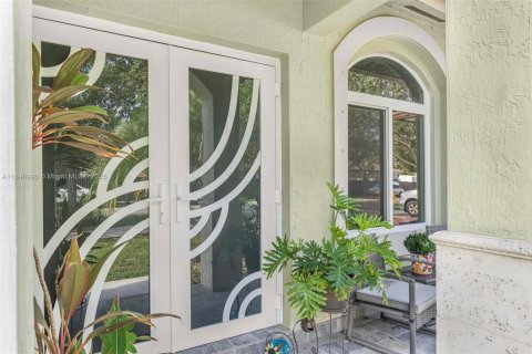House in Hialeah, Florida 4 bedrooms, 152.17 sq.m. № 1857170 - photo 4
