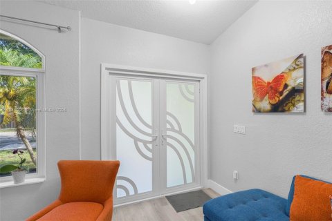 House in Hialeah, Florida 4 bedrooms, 152.17 sq.m. № 1857170 - photo 5