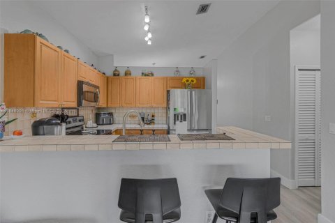 House in Hialeah, Florida 4 bedrooms, 152.17 sq.m. № 1857170 - photo 14