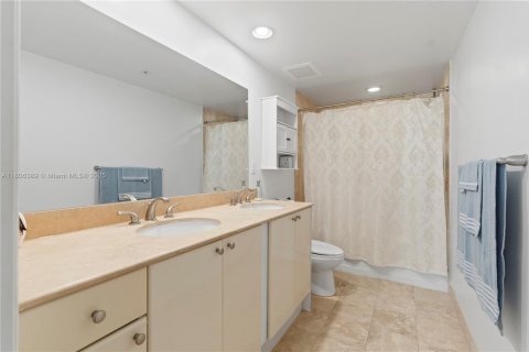 Condominio en venta en Hallandale Beach, Florida, 2 dormitorios, 100.43 m2 № 1865133 - foto 19