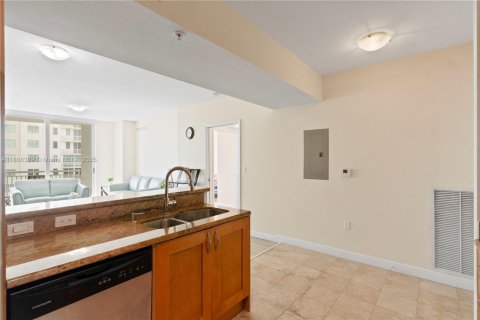 Condominio en venta en Hallandale Beach, Florida, 2 dormitorios, 100.43 m2 № 1865133 - foto 6