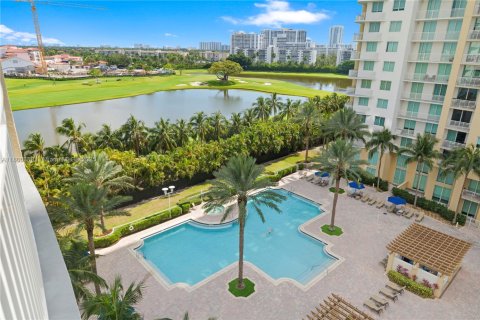 Condominio en venta en Hallandale Beach, Florida, 2 dormitorios, 100.43 m2 № 1865133 - foto 2