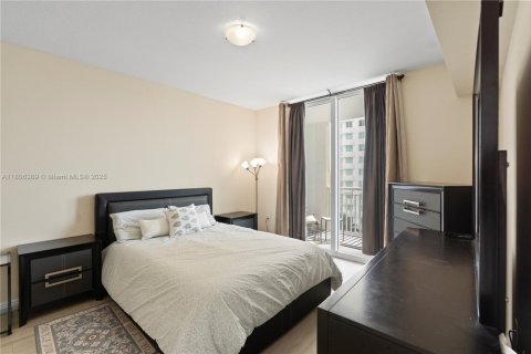Condominio en venta en Hallandale Beach, Florida, 2 dormitorios, 100.43 m2 № 1865133 - foto 15