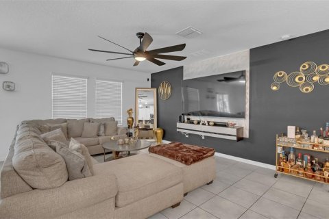 House in Tampa, Florida 6 bedrooms, 312.34 sq.m. № 1563758 - photo 16