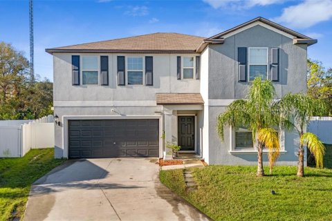 House in Tampa, Florida 6 bedrooms, 312.34 sq.m. № 1563758 - photo 1