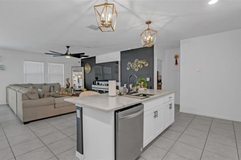 House in Tampa, Florida 6 bedrooms, 312.34 sq.m. № 1563758 - photo 17