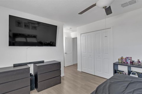 House in Tampa, Florida 6 bedrooms, 312.34 sq.m. № 1563758 - photo 25