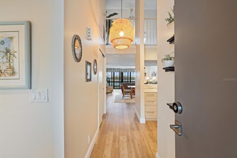 Condo in Clearwater, Florida, 2 bedrooms  № 1912192 - photo 7