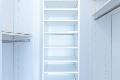 Condo in Miami, Florida, 1 bedroom  № 2069568 - photo 12