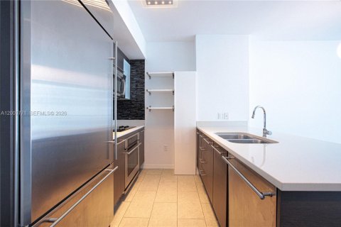 Condo in Miami, Florida, 1 bedroom  № 2069568 - photo 3