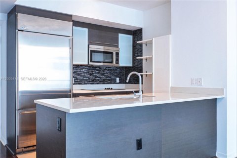 Condo in Miami, Florida, 1 bedroom  № 2069568 - photo 2