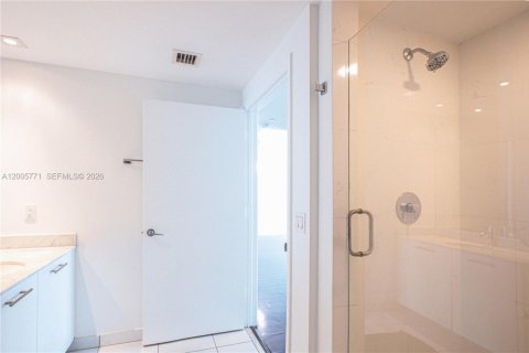 Condo in Miami, Florida, 1 bedroom  № 2069568 - photo 8