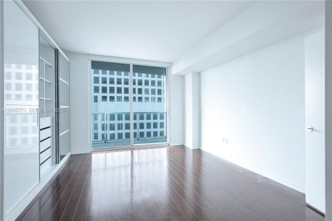 Condo in Miami, Florida, 1 bedroom  № 2069568 - photo 11