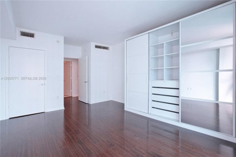 Condo in Miami, Florida, 1 bedroom  № 2069568 - photo 10
