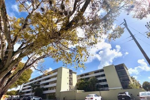 Copropriété à louer à Hollywood, Floride: 1 chambre, 55.46 m2 № 2064105 - photo 25