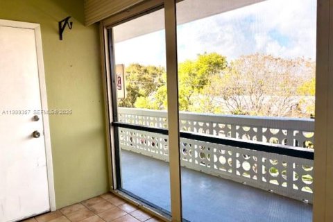 Copropriété à louer à Hollywood, Floride: 1 chambre, 55.46 m2 № 2064105 - photo 6