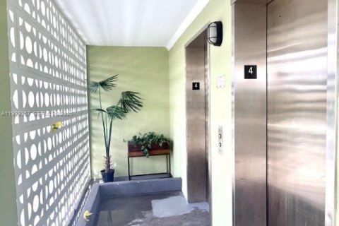 Copropriété à louer à Hollywood, Floride: 1 chambre, 55.46 m2 № 2064105 - photo 2