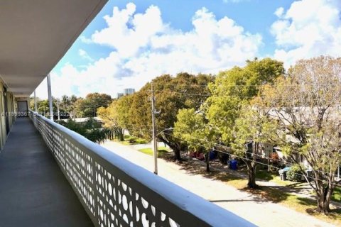 Copropriété à louer à Hollywood, Floride: 1 chambre, 55.46 m2 № 2064105 - photo 3