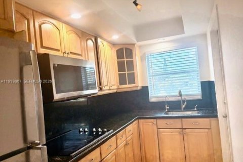 Copropriété à louer à Hollywood, Floride: 1 chambre, 55.46 m2 № 2064105 - photo 20